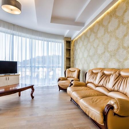 Leogrand Apartments Z Panoramoyu Lvova Bagian luar foto