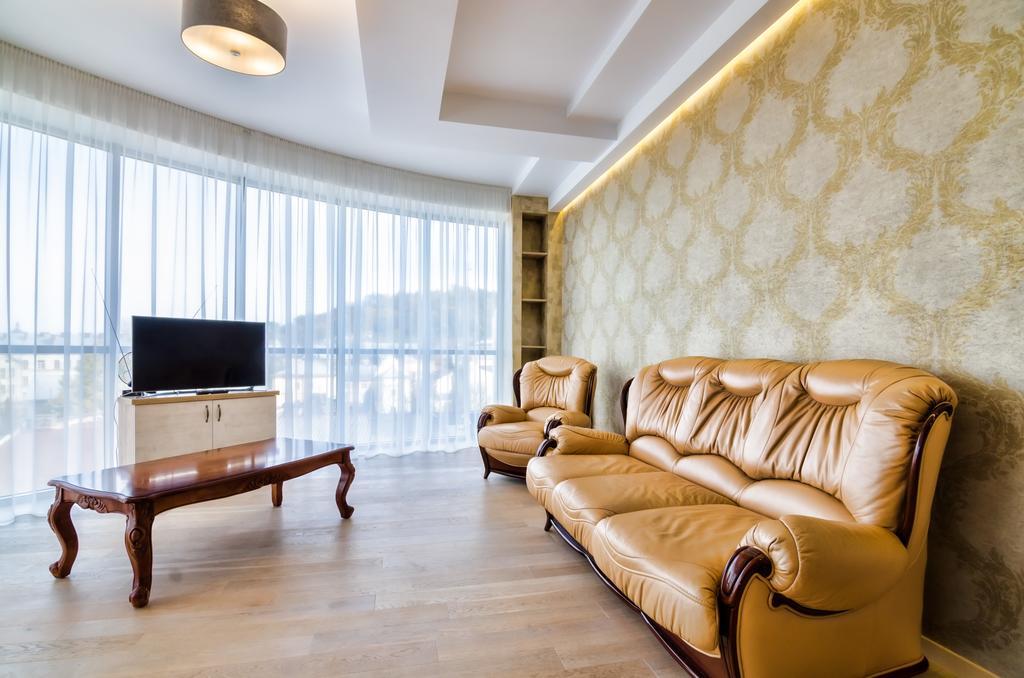 Leogrand Apartments Z Panoramoyu Lvova Bagian luar foto